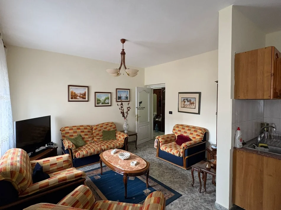Tirane, affitto appartamento 2+1 Piano 5, 70 m² 600 € (VIA ELBASANIT)