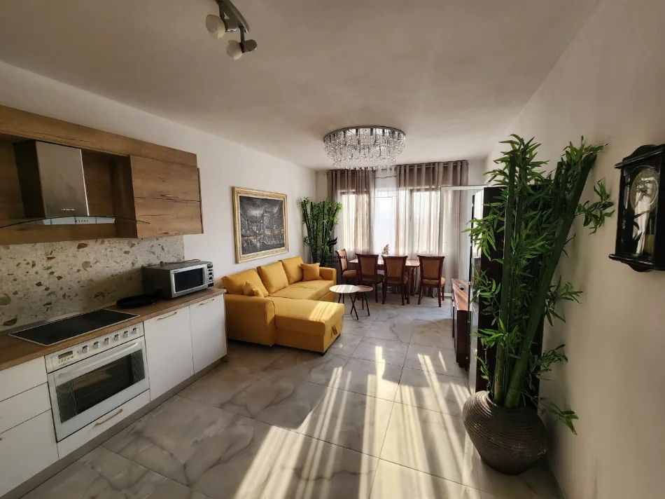 Tirane, jepet me qera apartament 2+1 Kati 7, 90 m² 450 € (UNIVERS CITY)