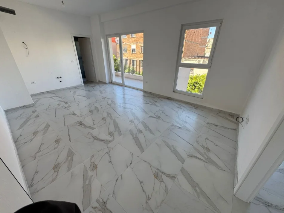 Tirane, affitto appartamento 1+1 Piano 1, 65 m² 400 € (Via Dritan Hoxha)
