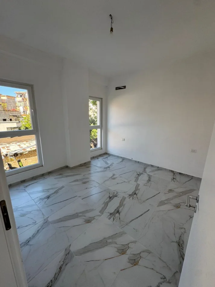Tirane, affitto appartamento 1+1 Piano 1, 65 m² 400 € (Via Dritan Hoxha)