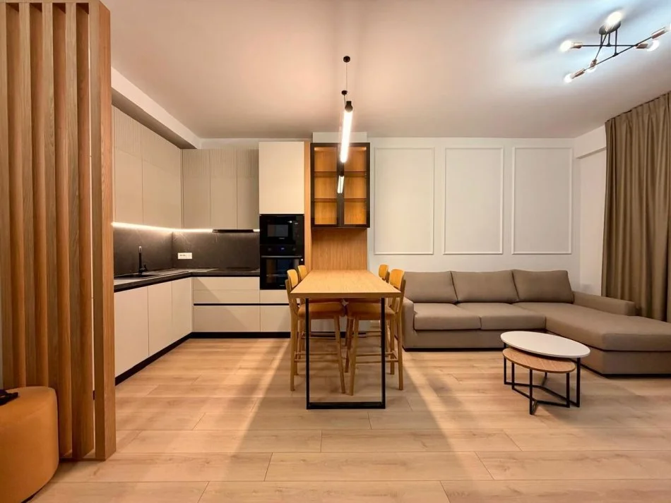Tirane, affitto mensile appartamento 1+1 con balcone, Piano 4, 62 m², 850 € (QUARTIERE PARIGIT)