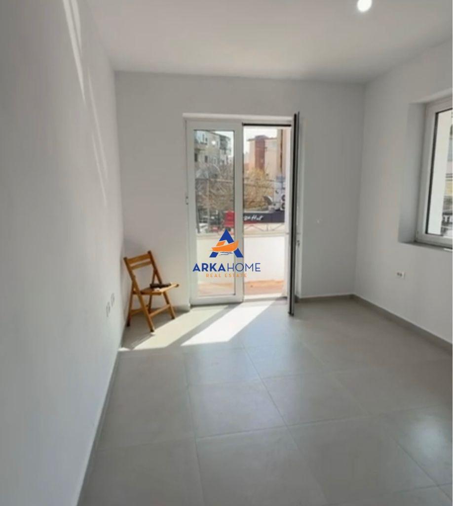 JEPET AMBIENT PËR ZYRË ME QERA 72M2 "RRUGA HYSEN DALLIU" 100