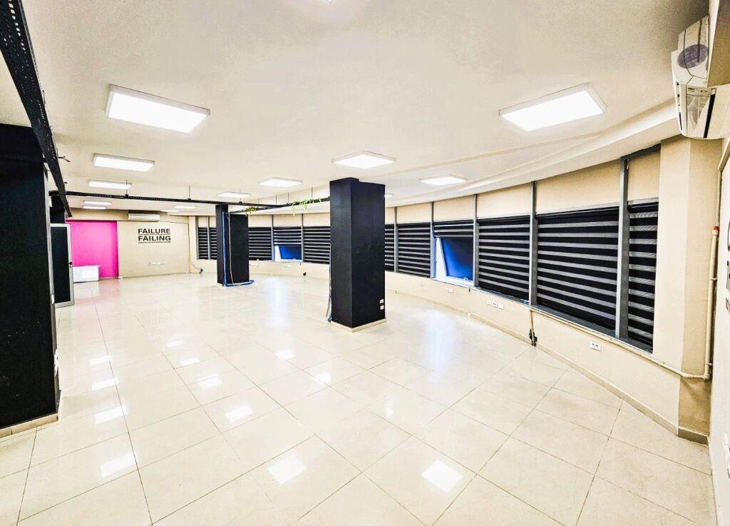 🏢Jepet Ambient Komercial me Qira te Rruga e Dibres