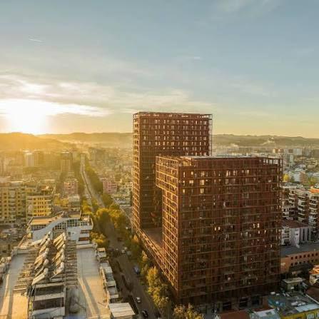 🏢 DYQAN PREMIUM ME QERA – TIRANA GARDEN BUILDING