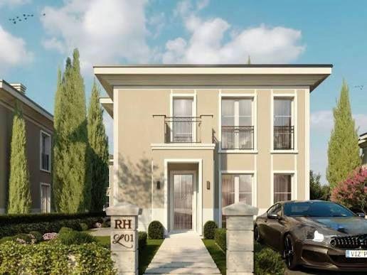 🏡 2-Storey Villa for Sale with Pool – Rolling Hills, Lake