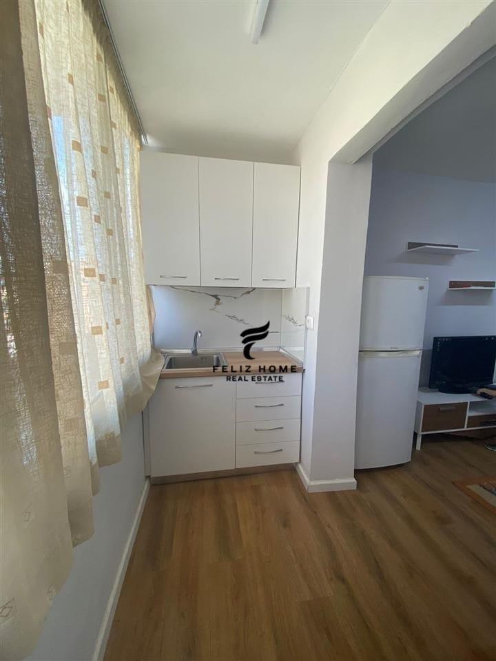 Vile Privata in Vendita 400 m², vicino al Mercato Elettrico