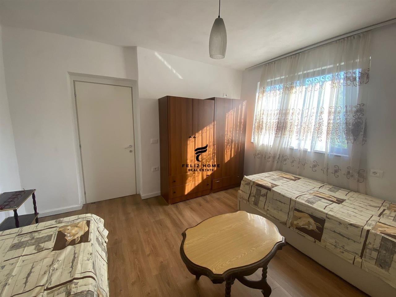 Vile Privata in Vendita 400 m², vicino al Mercato Elettrico