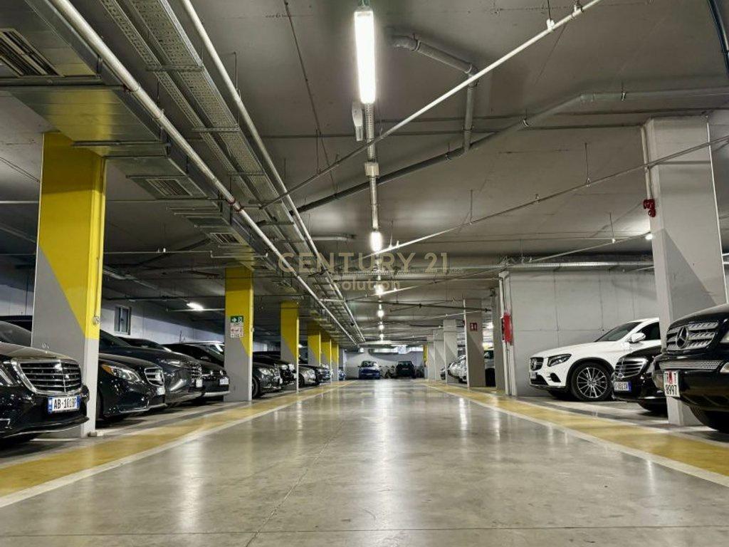 DISPONOJME 6 POSTE PARKIMI + 1 DHOME TEKNIKE PER SHITJE, VIL