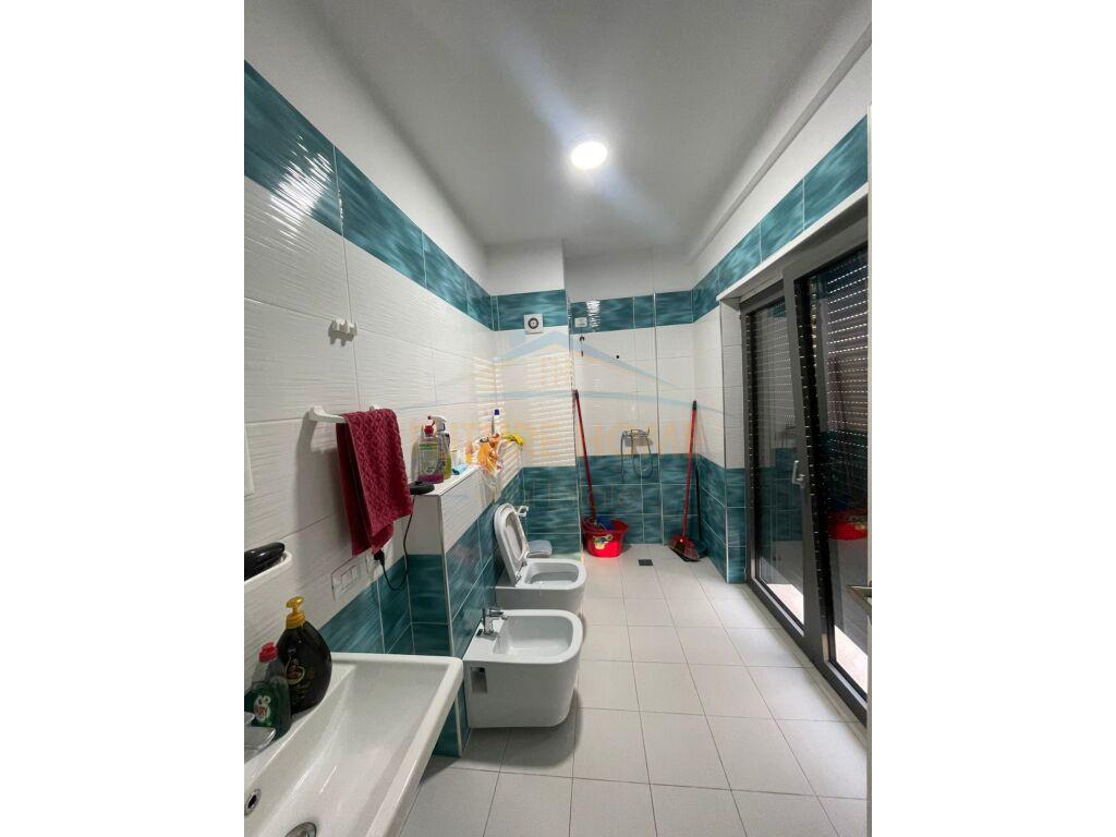 Qera, Ambient Biznesi, Ring Center, Zogu i Zi