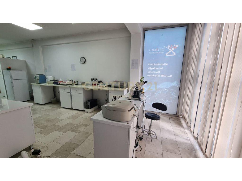 EDIFICIO COMMERCIALE, 3 piani, fronte strada, vicino a QSUT
