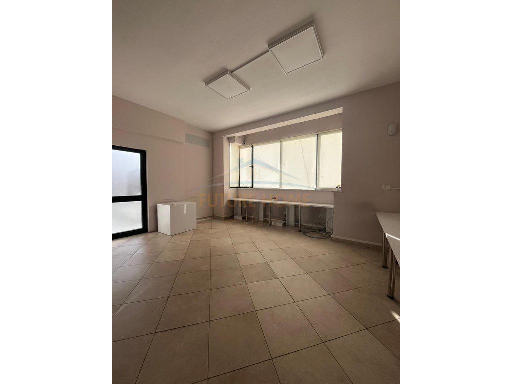 0683487469 Qera, Ambjent Biznesi, 21 Dhjetori, Tiranë