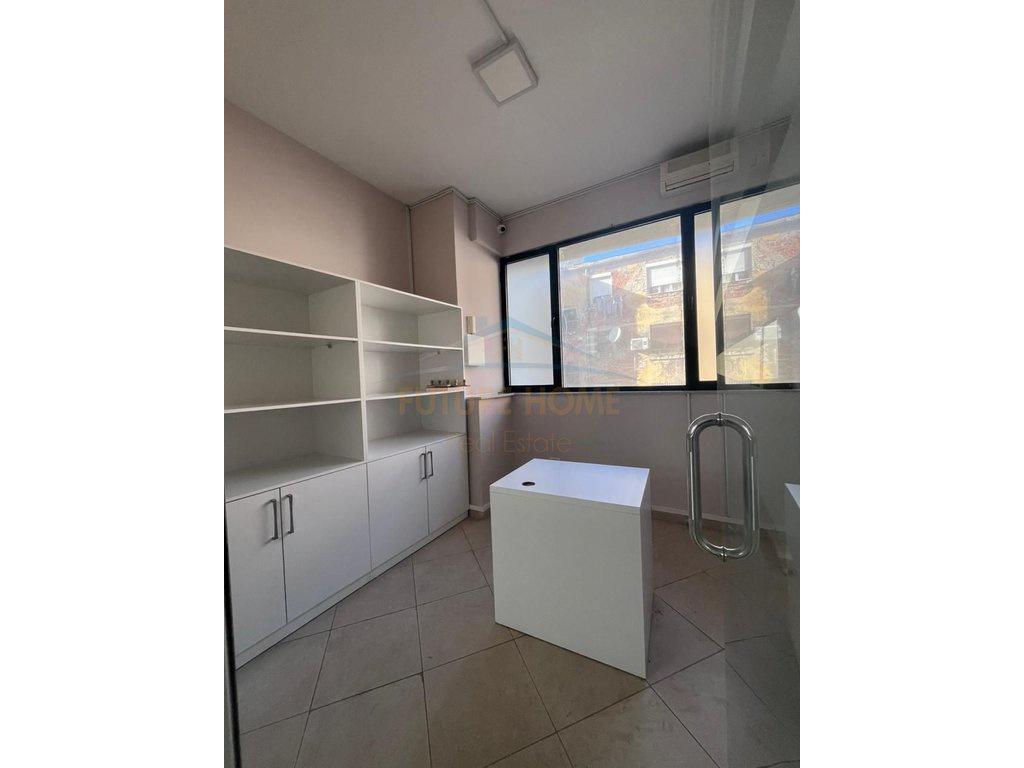 0683487469 Qera, Ambjent Biznesi, 21 Dhjetori, Tiranë