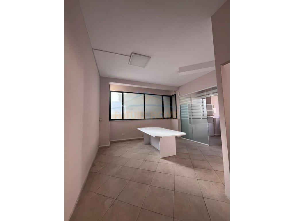 0683487469 Qera, Ambjent Biznesi, 21 Dhjetori, Tiranë
