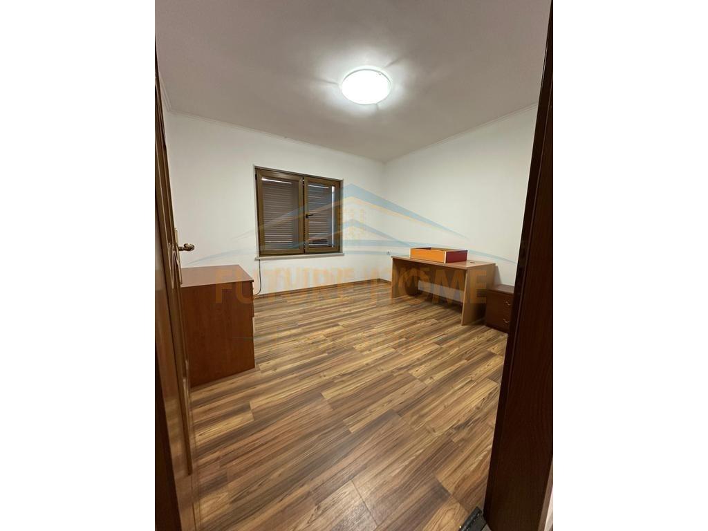 0683487469 Qira, Ambient për zyra, Sheshi Willson