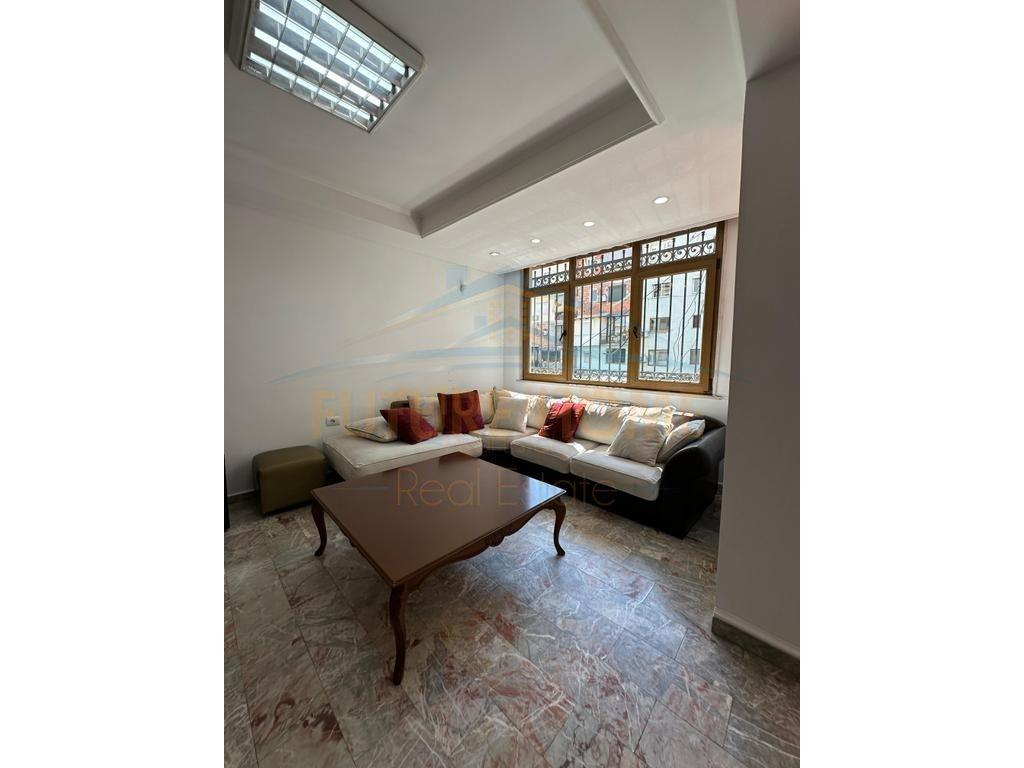 0683487469 Qira, Ambient për zyra, Sheshi Willson