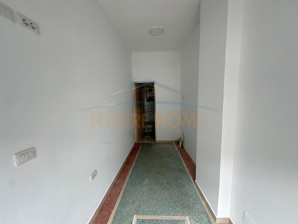 0683487469 Qera, Ambient Commerciale, Myslym Shyri