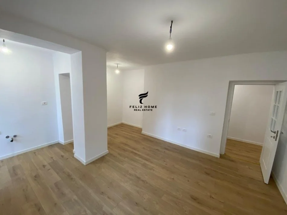 Tirane, shitet apartament 2+1+Ballkon Kati 2, 83 m² 185.000 € (RRUGA E DURRESIT)