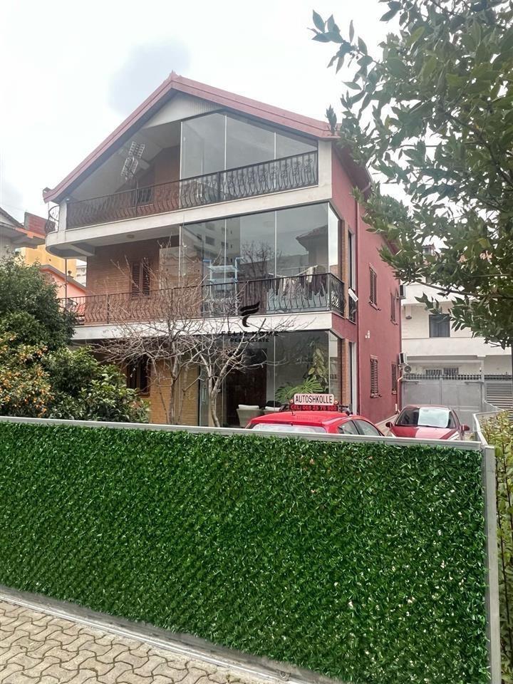 SHITET VILE 410 M2 KINOSTUDIO 509.000 EURO