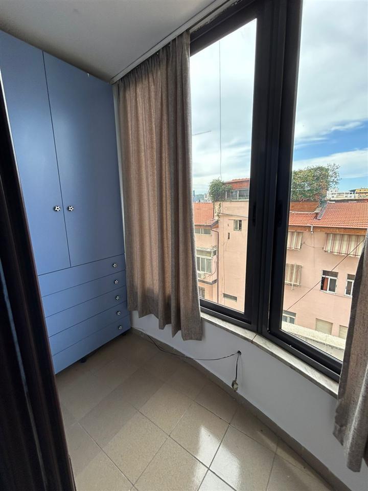 APARTAMENT ME QERA 1+1 BULEVARI ZOGU PARE 900 EURO