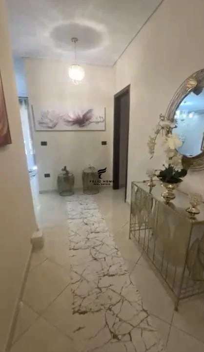 Tirane, vendesi appartamento 2+1, Piano 2, 114 m² 180.000 € (XHAMLLIKU)