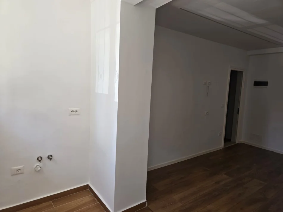 Tirane, for Sale 1+1 Apartment, 1st Floor, 30 m², €83,000 (Bardhyl Street)