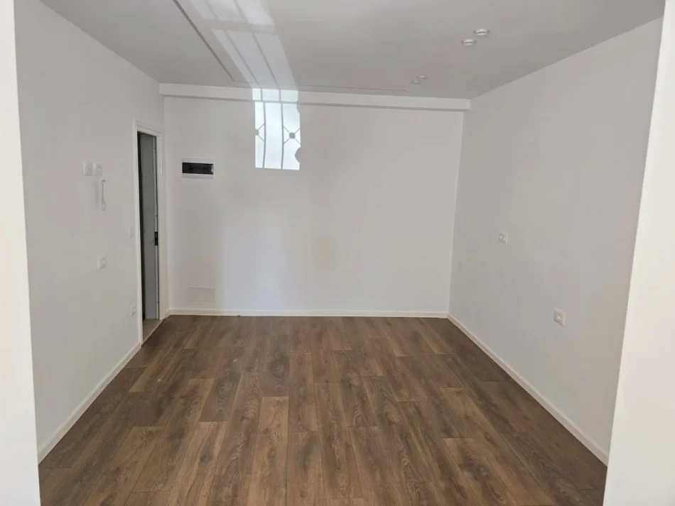 Tirane, shitet apartament 1+1 Kati 1, 30 m² 83.000 € (Rruga Bardhyl)