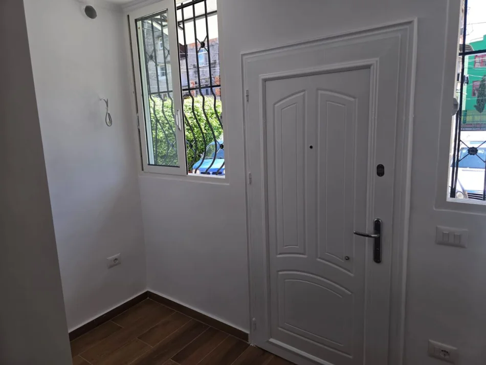Tirane, for Sale 1+1 Apartment, 1st Floor, 30 m², €83,000 (Bardhyl Street)