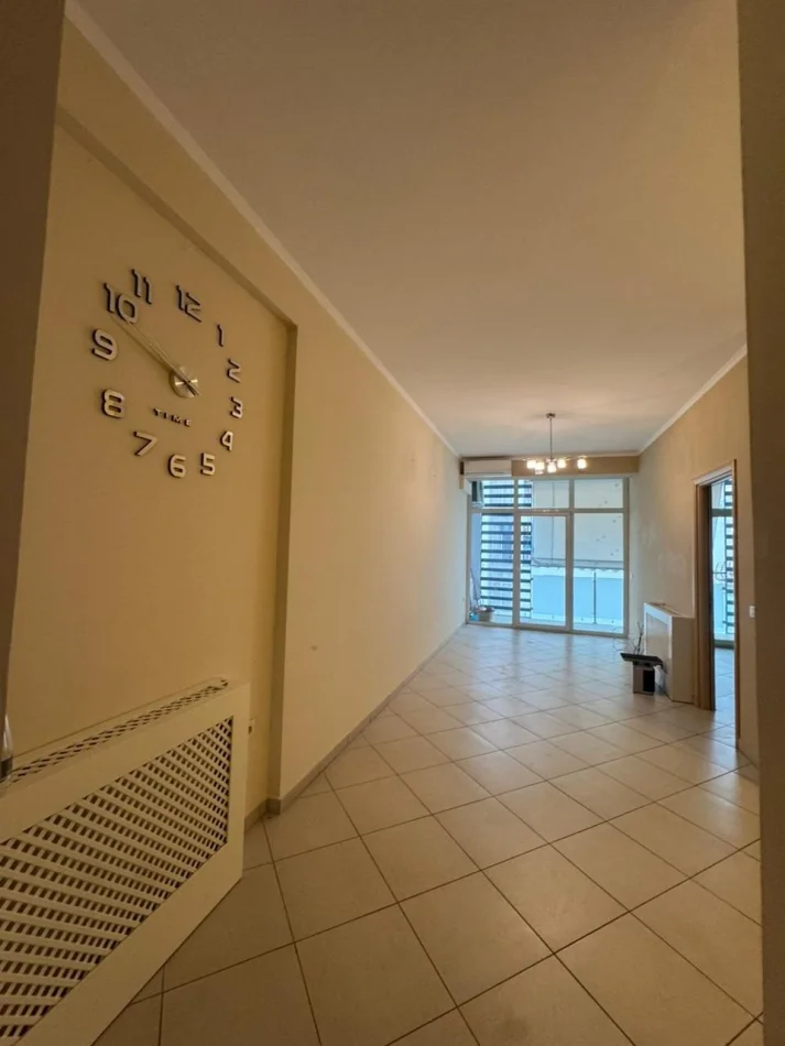 Tirane, shitet apartament 1+1 Kati 2, 72 m² 205.200 € (Komuna e Parisit)
