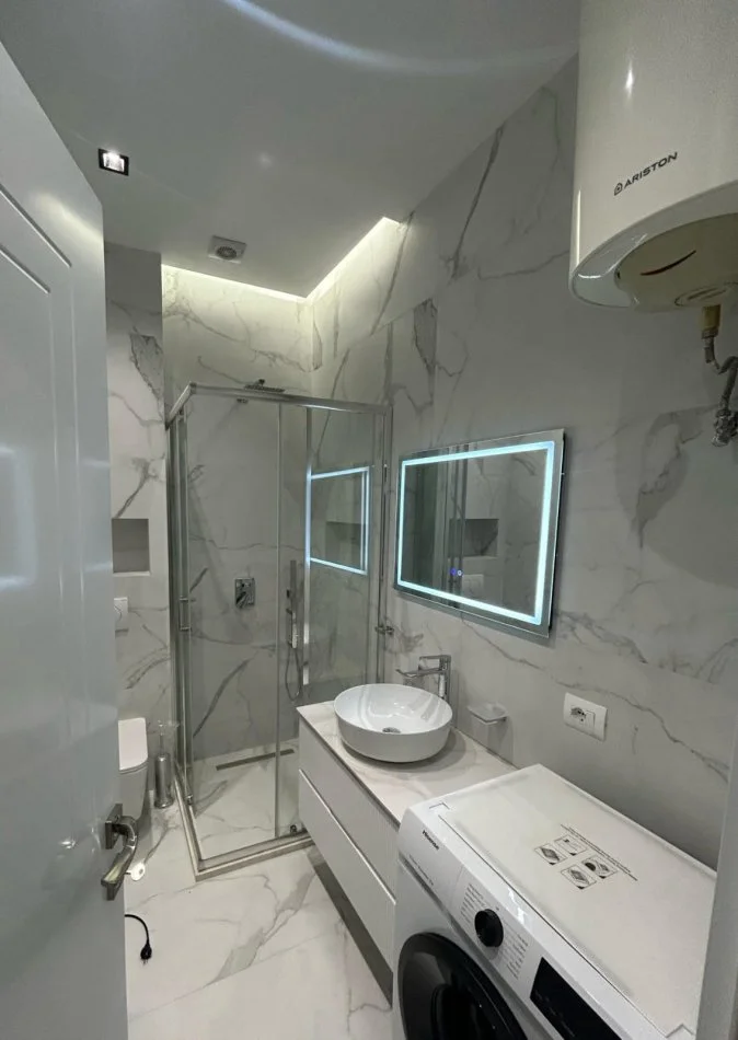 Tirane, vendesi appartamento 2+1 Piano 7, 102 m² 360.000 € (CENTRO)