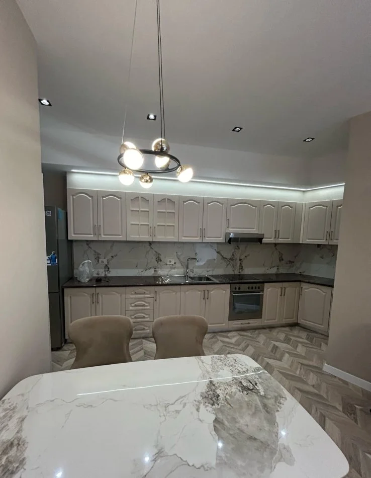 Tirane, vendesi appartamento 2+1 Piano 7, 102 m² 360.000 € (CENTRO)