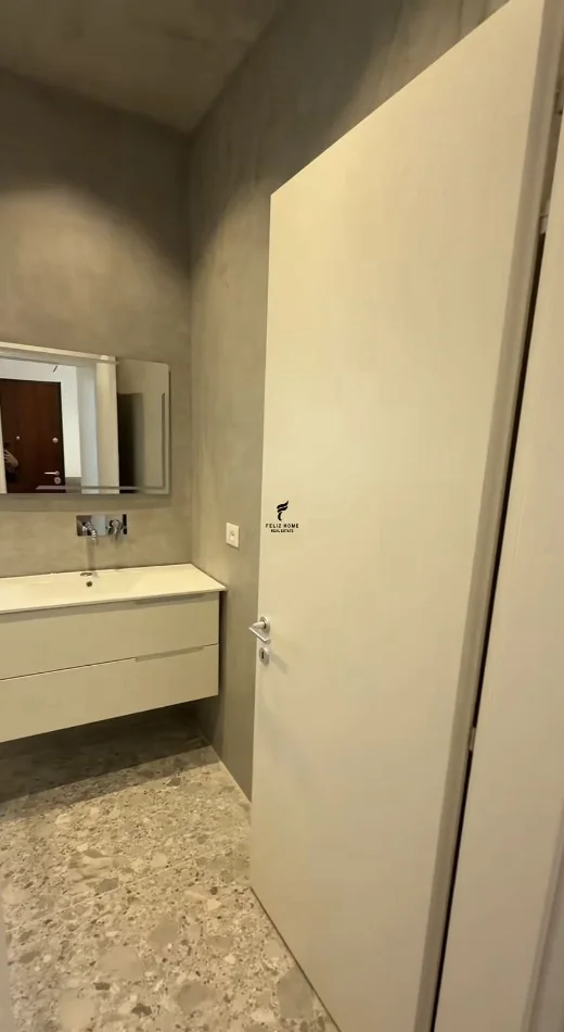 Tirana, affitto appartamento 1+1 al piano 4, 44 m², 800 € (BLLOKU)