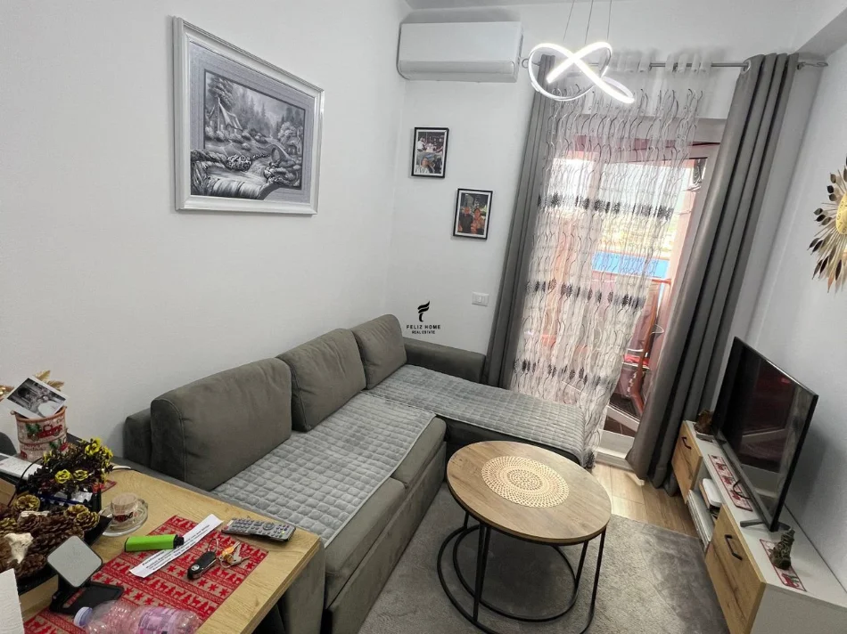 Tirane, jepet me qera apartament 1+1 Kati 6, 60 m² 400 € (ALI DEMI)
