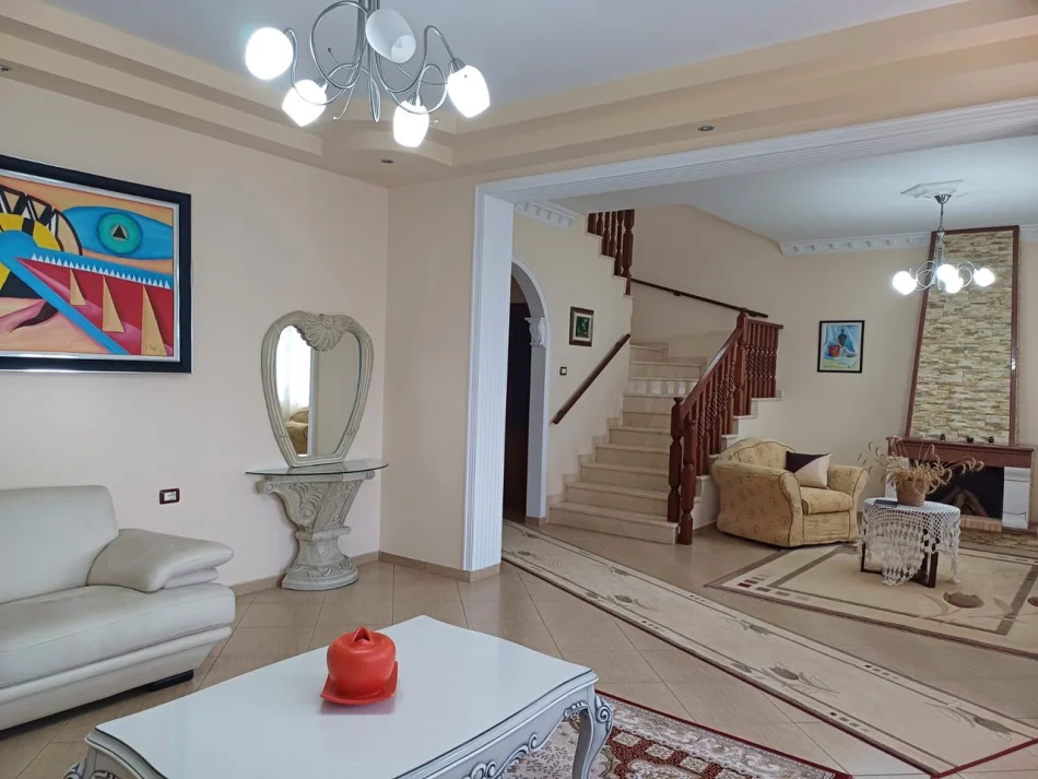 Fier, Apartment for Rent 4+1, Floor 1, 1,083 m², €2,500 (Fier)