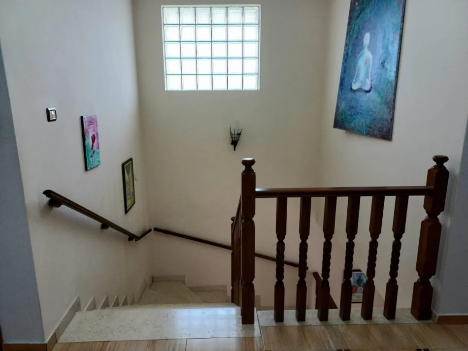 Fier, Apartment for Rent 4+1, Floor 1, 1,083 m², €2,500 (Fier)