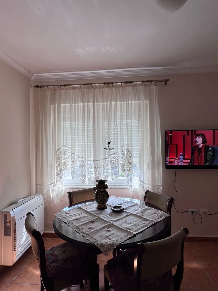 Tirane, affitto appartamento 2+1 Piano 4, 90 m² 650 € (COMUNE DI PARISIT)