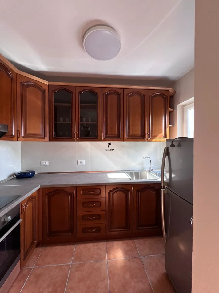 Tirane, affitto appartamento 2+1 Piano 4, 90 m² 650 € (COMUNE DI PARISIT)