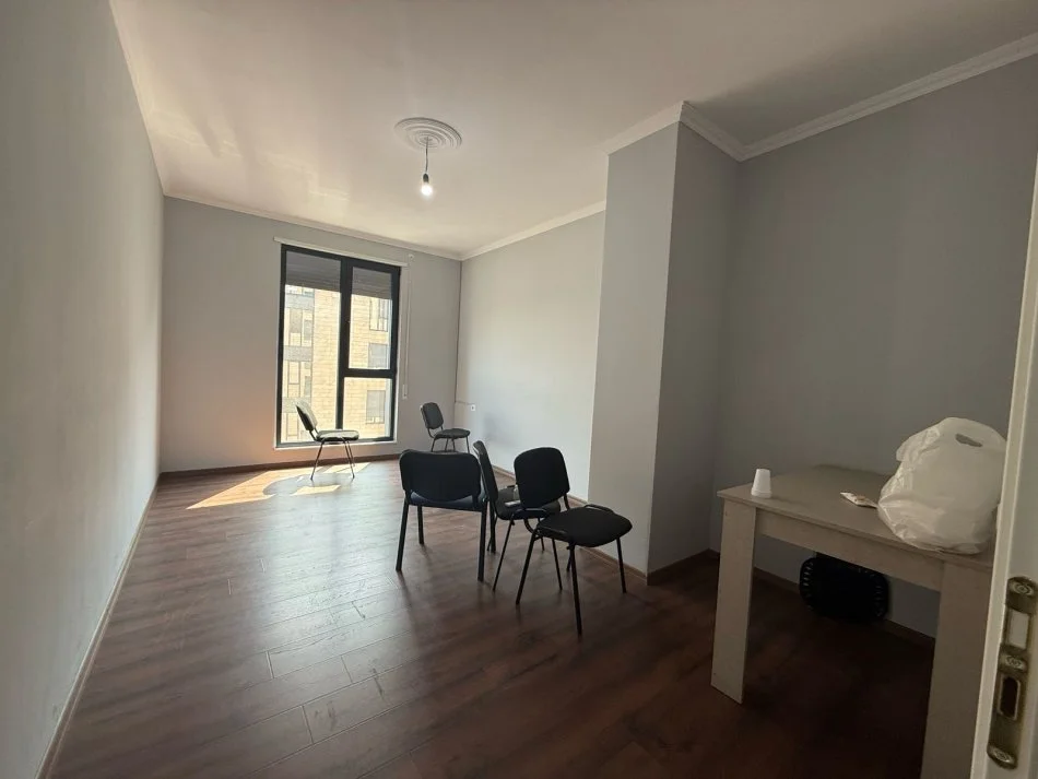 Tirane, affitto appartamento 3+1 Piano 6, 138 m² 700 € (PORCELAN)