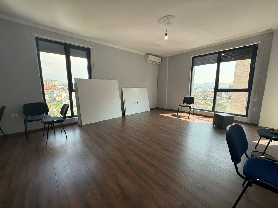 Tirane, affitto appartamento 3+1 Piano 6, 138 m² 700 € (PORCELAN)