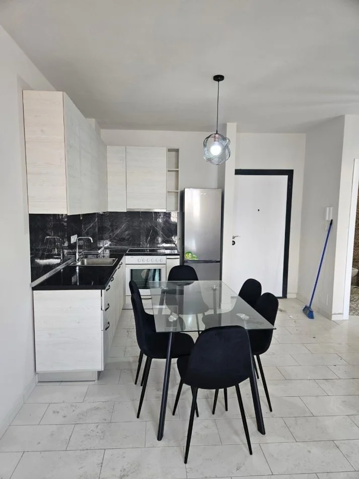 Tirane, affitto appartamento 1+1+Balcone Piano 10, 60 m² 500 € (YBERRISHT)