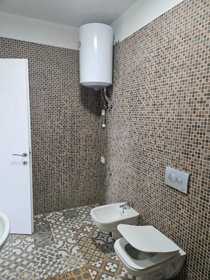 Tirane, affitto appartamento 1+1+Balcone Piano 10, 60 m² 500 € (YBERRISHT)