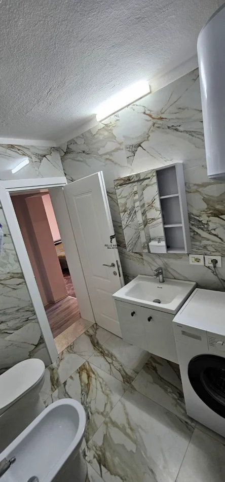 Tirano, affitto appartamento 1+1 al quarto piano, 60 m², 500 € (VIA ELBASANIT)