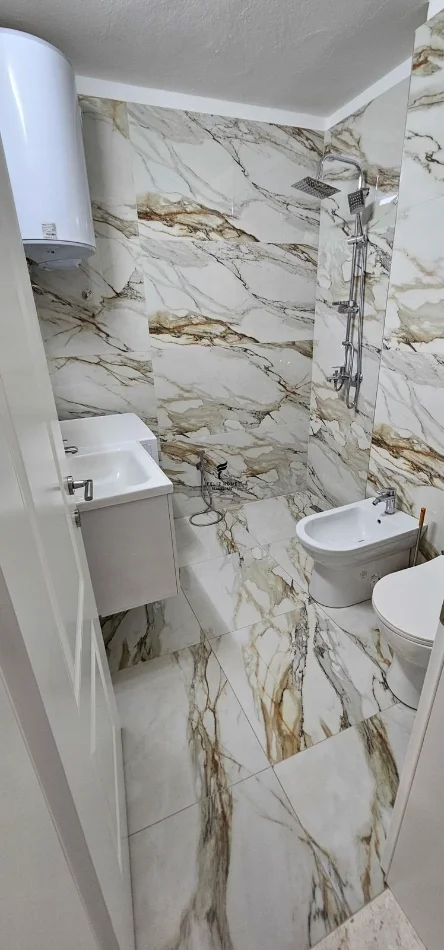 Tirano, affitto appartamento 1+1 al quarto piano, 60 m², 500 € (VIA ELBASANIT)