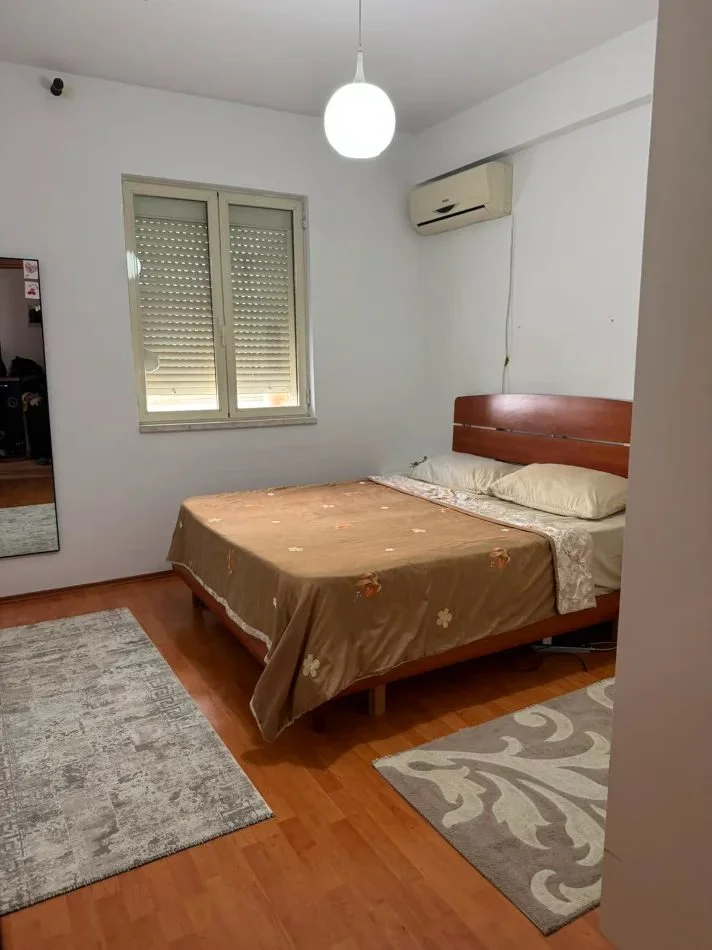 Tirane, affitto di appartamento 1+1 al terzo piano, 70 m² 550 € (Kristal Center)