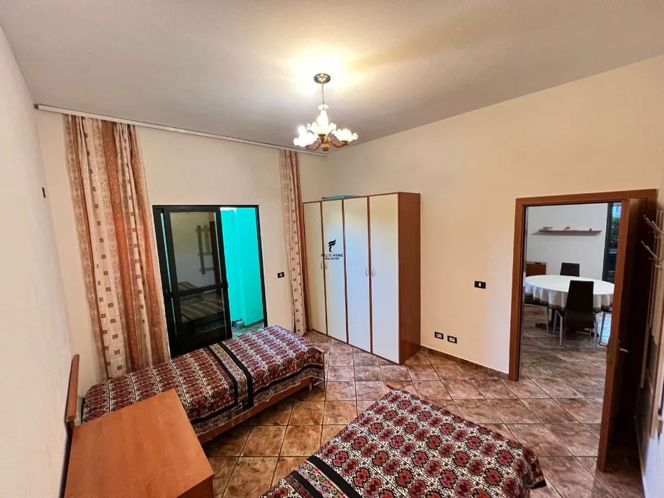 Tirana, affitto appartamento 2+1 Piano 2, 100 m² 600 € (VIA DI DURRES)