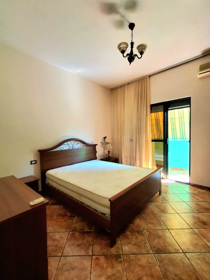 Tirana, affitto appartamento 2+1 Piano 2, 100 m² 600 € (VIA DI DURRES)