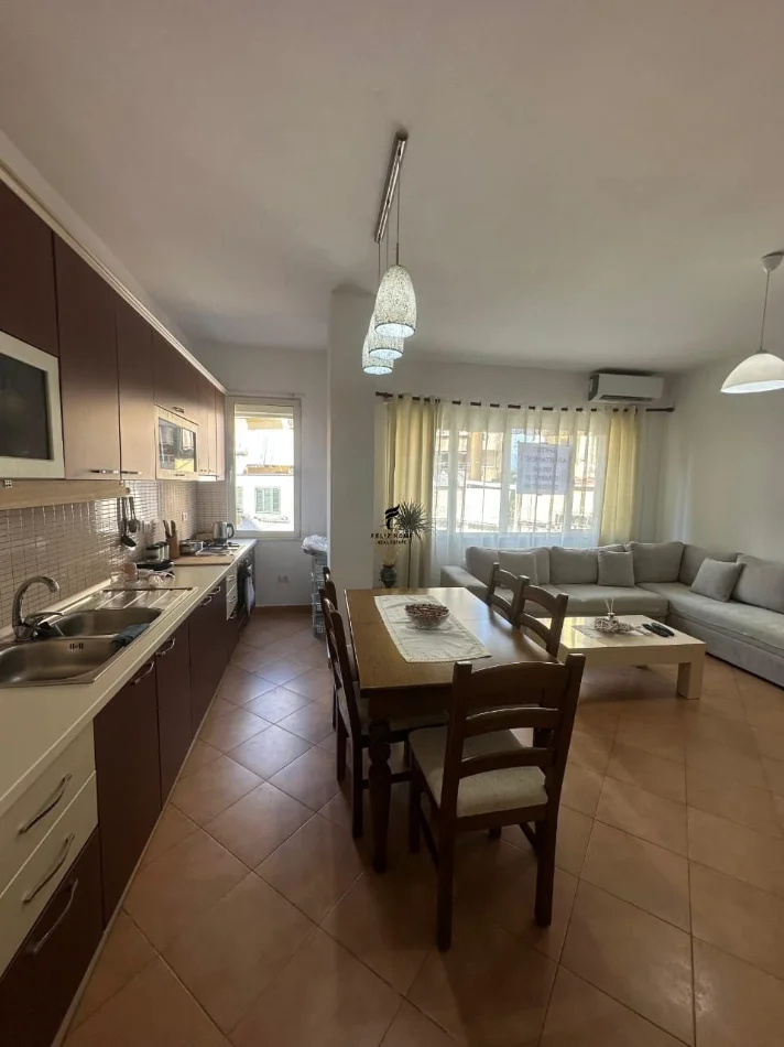 Tirane, affitto appartamento 2+1 Piano 2, 100 m² 650 € (LIQUIDO ARTIFICIALE)