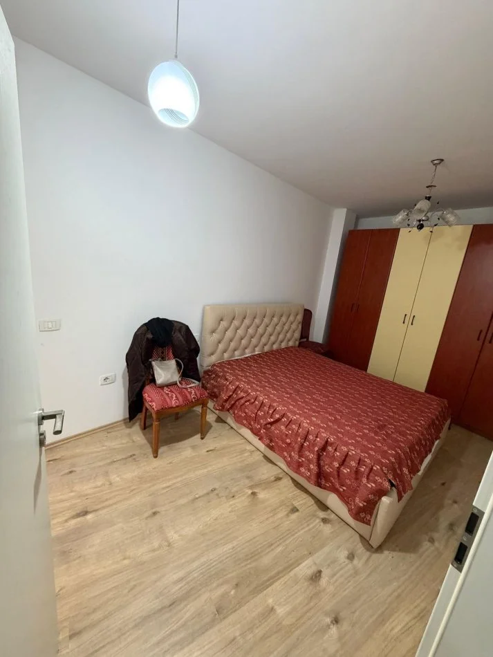 Tirane, affitto appartamento 1+1 Piano 9, 60 m² 550 € (vicino al parcheggio degli autobus)