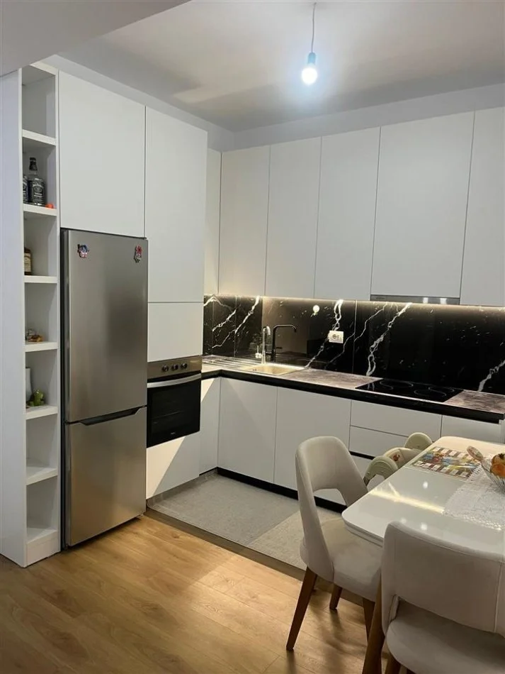 Tirana, affitto appartamento 1+1 al secondo piano, 65 m², 450 € (ALI DEMI)