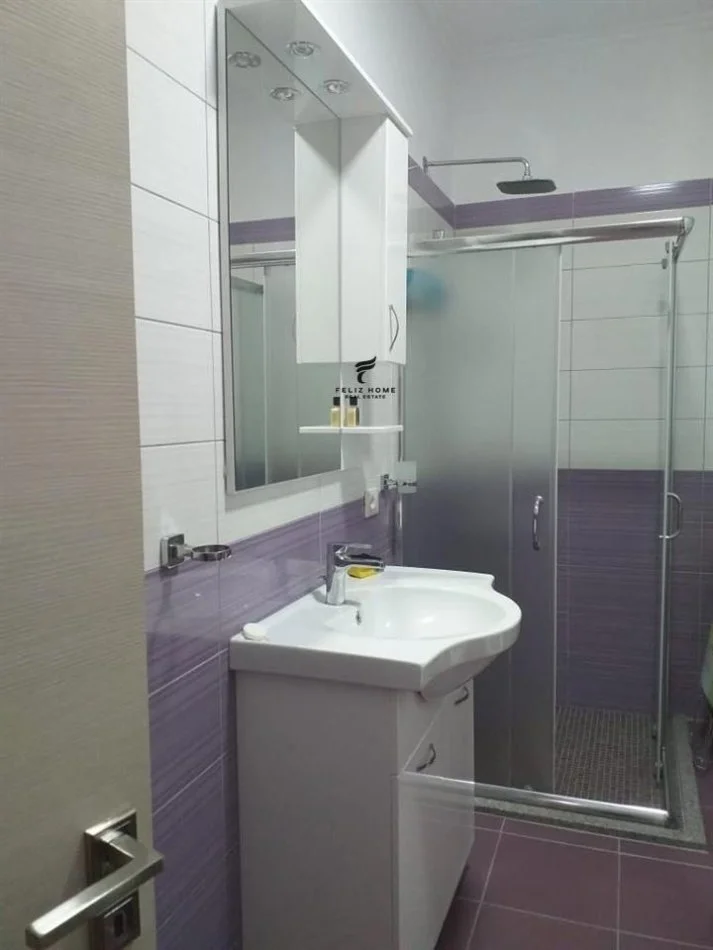 Tirane, affitto appartamento 1+1 Piano 3, 85 m² 700 € (PAZARI RI)