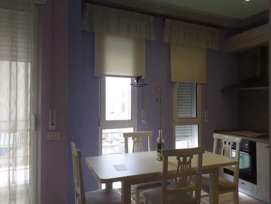 Tirane, affitto appartamento 1+1 Piano 3, 85 m² 700 € (PAZARI RI)